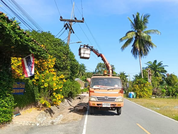 ลงพื้นที่ดำเนินการสำรวจพร้อมปรับปรุงซ่อมแซมระบบไฟฟ้า ให้สามารถใช้งานได้ตามปกติเพื่อแก้ไขปัญหาเส้นทางมืด เพิ่มสมรรถภาพการมองเห็นของประชาชนในการใช้รถใช้ถนนและทรัพย์สินอย่างปลอดภัย
