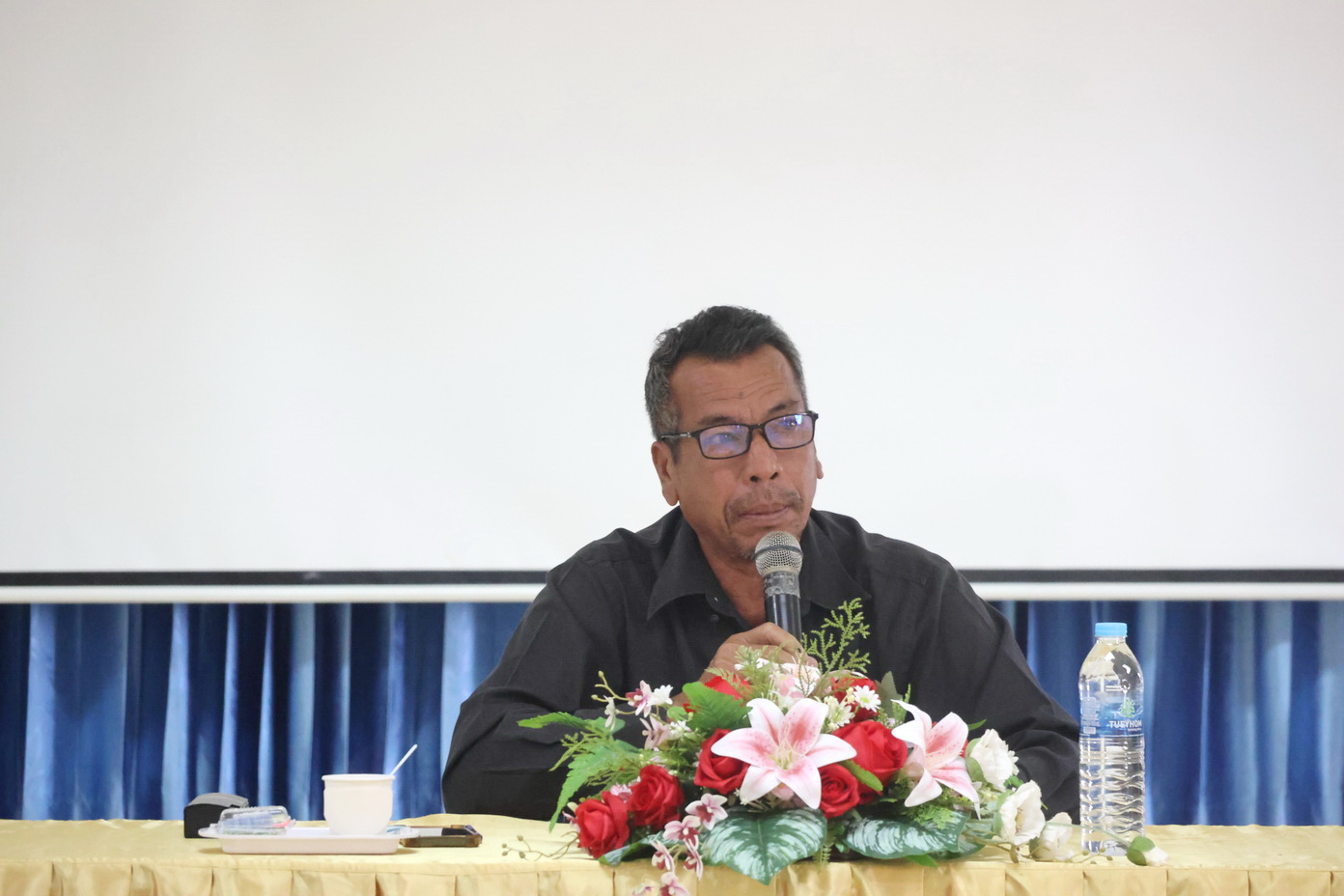 ประชุม  วัตถุประสงค์ให้ประชาชนทุกภาคส่วนมีส่วนร่วม ร่วมคิด ร่วมทำ ร่วมตัดสินใจ ร่วมตรวจสอบ ร่วมรับประโยชน์ ปรึกษาหารือแลกเปลี่ยนเรียนรู้เพื่อแก้ไขปัญหาในการพัฒนาท้องถิ่น และเพื่อพิจารณาให้ความเห็นชอบร่างแผนพัฒนาท้องถิ่น (พ.ศ.2566-2570) เพิ่มเติม ครั้งที่ 1/2569  ณ ศูนย์พัฒนาคุณภาพชีวิตและส่งเสริมอาชีพผู้สูงอายุเทศบาลตำบลคลองพน  หมู่ที่ 1  ตำบลคลองพน อำเภอคลองท่อม  จังหวัดกระบี่