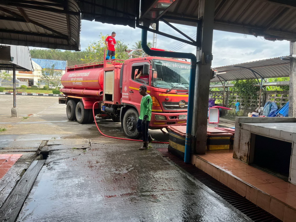ล้างตลาดสดเทศบาลตำบลคลองพน ประจำทุกวันพุธ